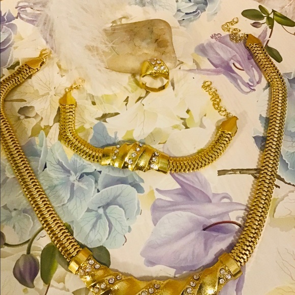 5pcs Beautiful gold color statement necklace pendant surrounded by Fashion 💎 - Picture 4 of 4